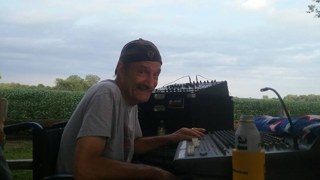 Outskirtz Bar | night club | 8384 40th Ave, Cumming, IA 50061, USA | 5152105502 OR +1 515-210-5502