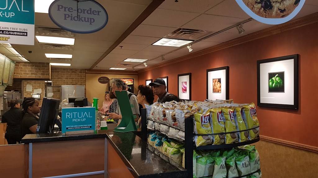 Subway | meal takeaway | 120 S State St Unit 1, Chicago, IL 60603, USA | 3124251601 OR +1 312-425-1601