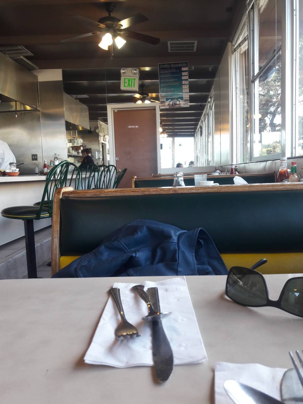 Bayside Cafe | restaurant | 2011 Bayshore Blvd, San Francisco, CA 94124, USA | 4154672023 OR +1 415-467-2023