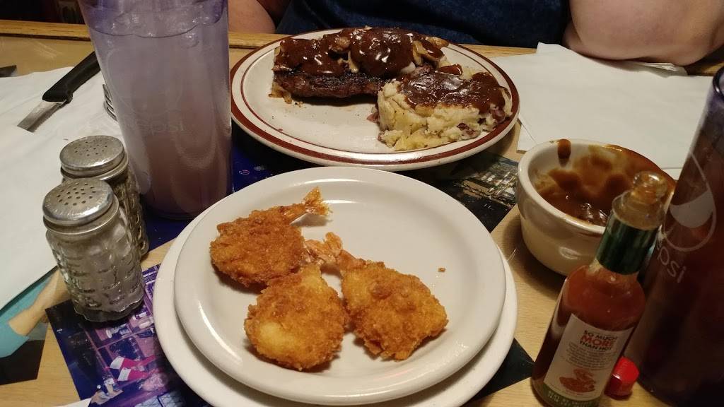 Quincys Bar & Grill | restaurant | 2047 N West St, Wichita, KS 67203, USA | 3169428200 OR +1 316-942-8200