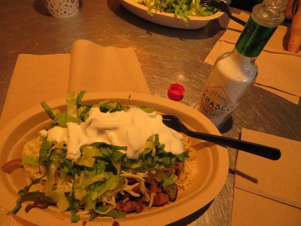 Chipotle Mexican Grill | restaurant | 201 University Oaks Blvd Ste 1350, Round Rock, TX 78665, USA | 5125908970 OR +1 512-590-8970