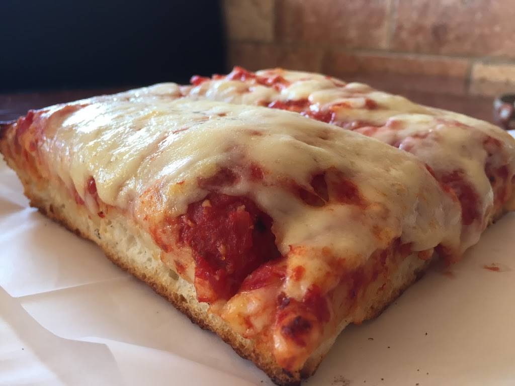 Sorrento Pizzeria | restaurant | 2004 Williamsbridge Rd, Bronx, NY 10461, USA | 7188287810 OR +1 718-828-7810