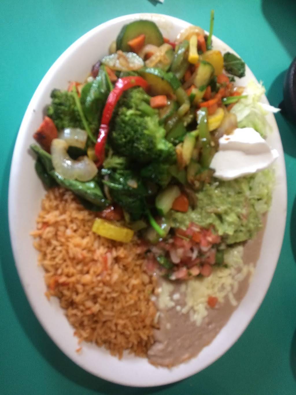 El Caporal Mexican restaurant | restaurant | 2209 Meadow Dr, Louisville, KY 40218, USA | 5024737840 OR +1 502-473-7840