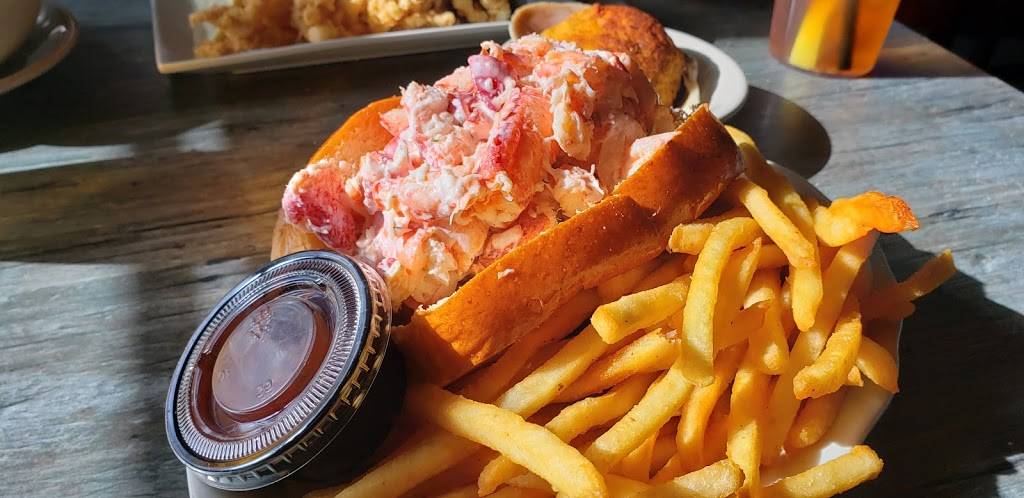 Quitos Restaurant | restaurant | 411 Thames St, Bristol, RI 02809, USA | 4012534500 OR +1 401-253-4500