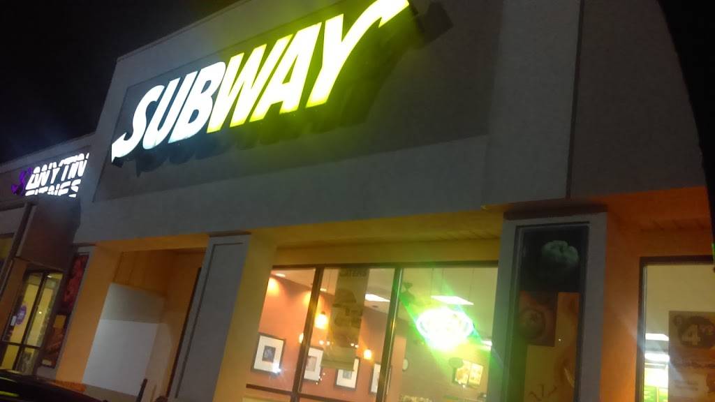 Subway | restaurant | 933 N Main St, Bluffton, IN 46714, USA | 2608247821 OR +1 260-824-7821