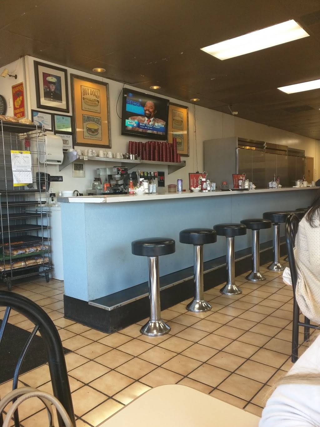 Milan Coney Island | restaurant | 1152 Dexter St, Milan, MI 48160, USA | 7344393503 OR +1 734-439-3503