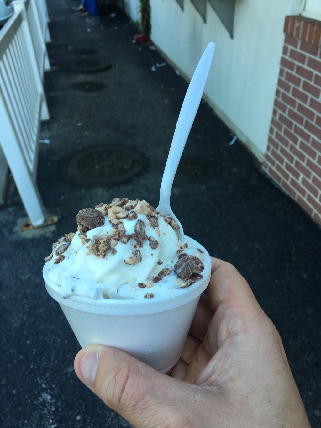 Twin Kiss | restaurant | 6337, 6500 Marvin Ave, Sykesville, MD 21784, USA | 4107956386 OR +1 410-795-6386