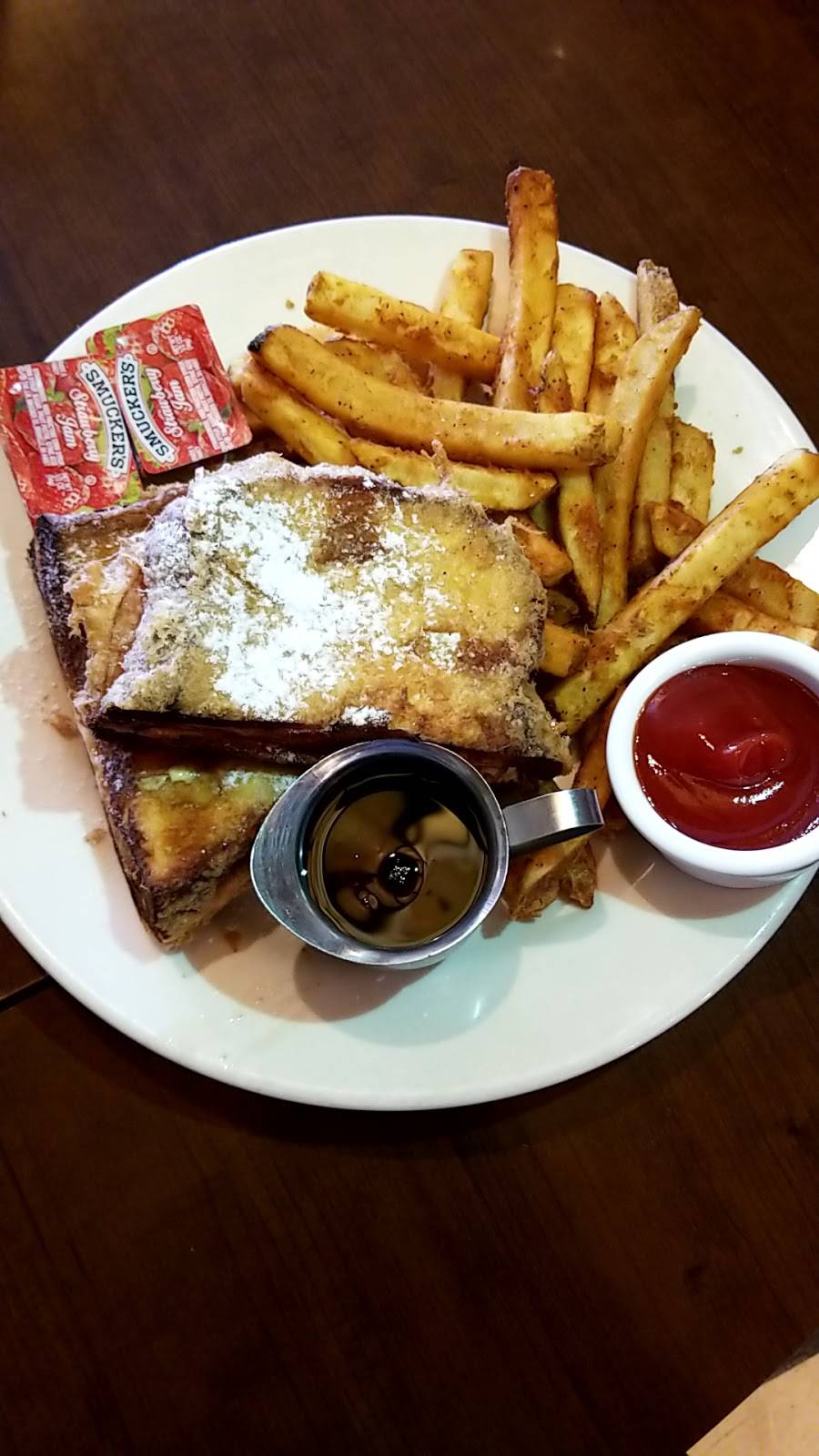 Adolfo Grill & Daily Bar | restaurant | 67 E Daily Dr, Camarillo, CA 93010, USA | 8054823200 OR +1 805-482-3200