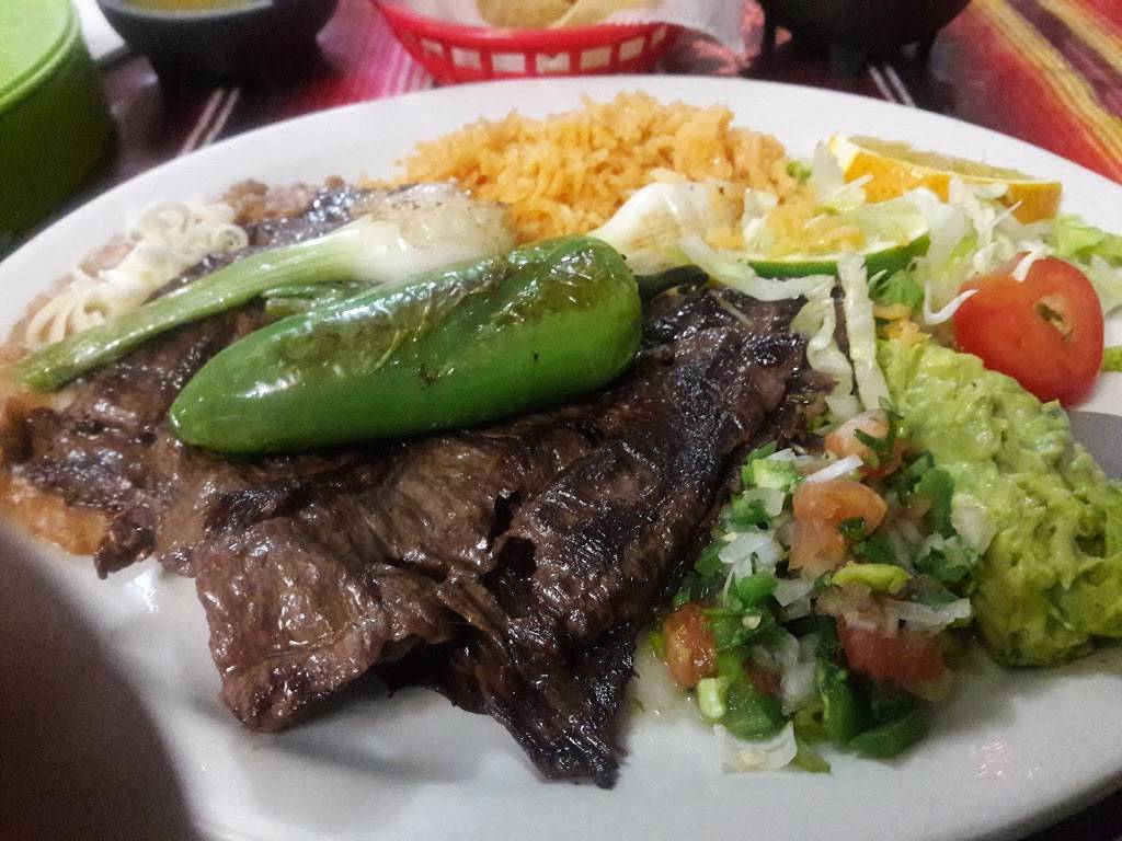 El Jalapeno | restaurant | 2106 W National Ave, Milwaukee, WI 53204, USA | 4143834774 OR +1 414-383-4774