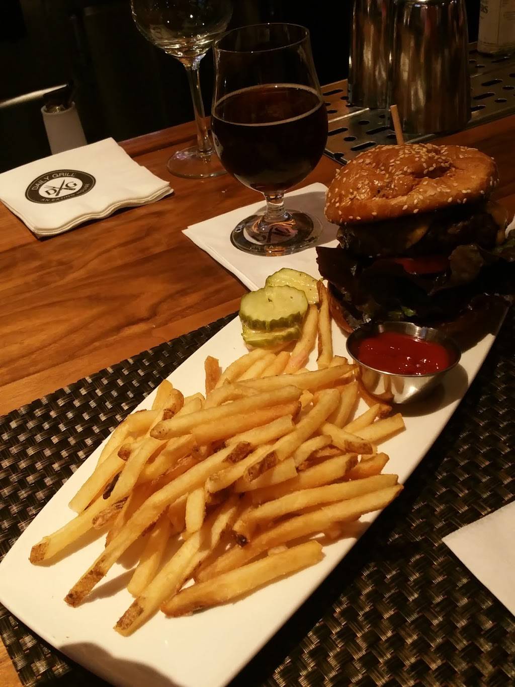 Daily Grill | restaurant | 630 Park Ct, Rohnert Park, CA 94928, USA | 7075857505 OR +1 707-585-7505