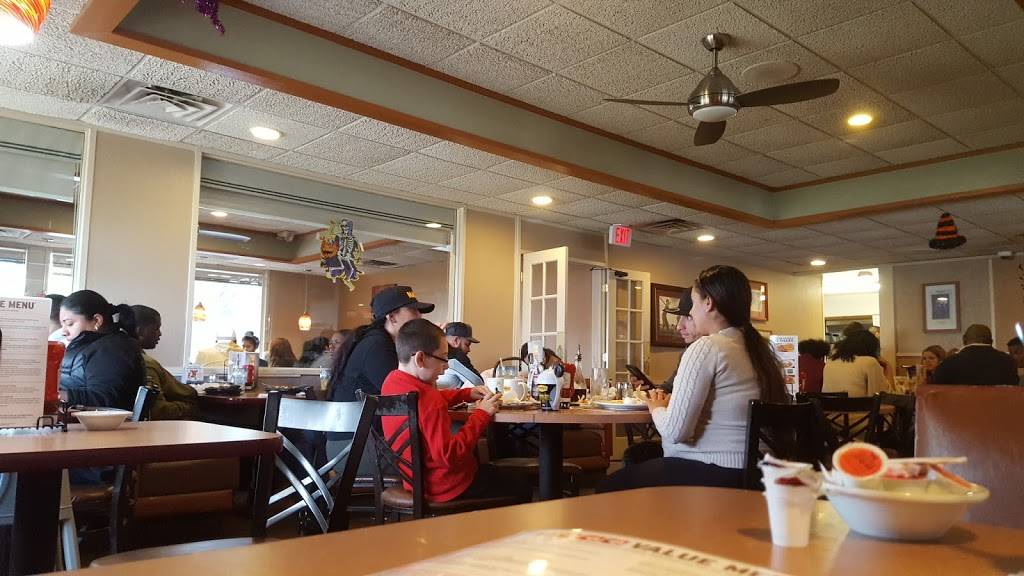 Dennys | restaurant | 1286 St George Ave, Avenel, NJ 07001, USA | 7326344160 OR +1 732-634-4160