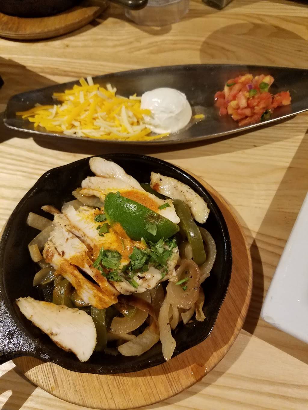 Chilis Grill & Bar | meal takeaway | 5015 Westheimer Rd #1310, Houston, TX 77056, USA | 7136227924 OR +1 713-622-7924