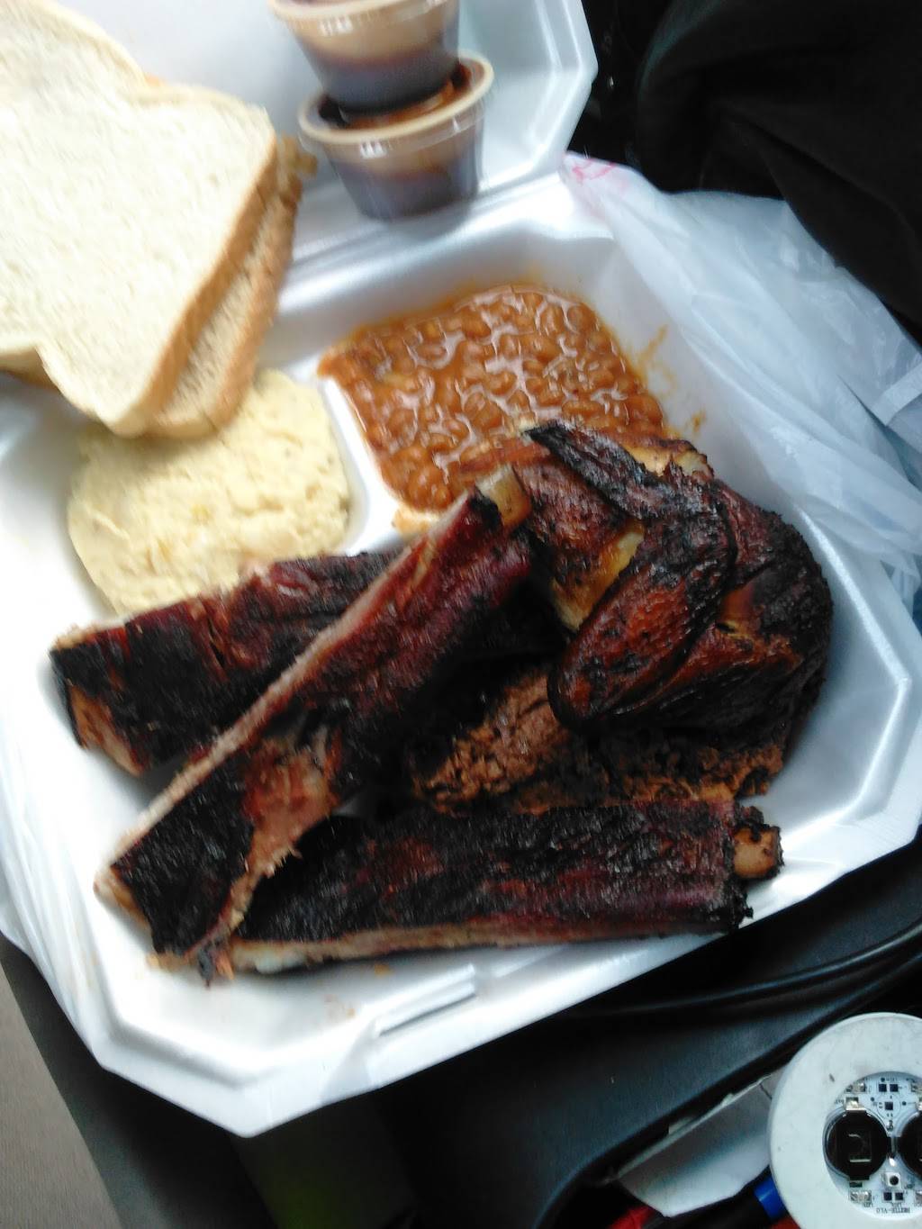 Lakeside Grocery & Barbecue | restaurant | 2101 Laurel St, Shreveport, LA 71103, USA | 3184255241 OR +1 318-425-5241