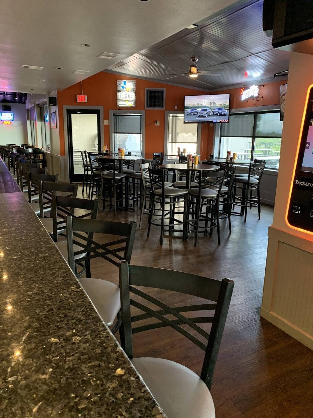 Lakeview Drafthouse | restaurant | 4847 Main St, The Colony, TX 75056, USA | 2143907574 OR +1 214-390-7574