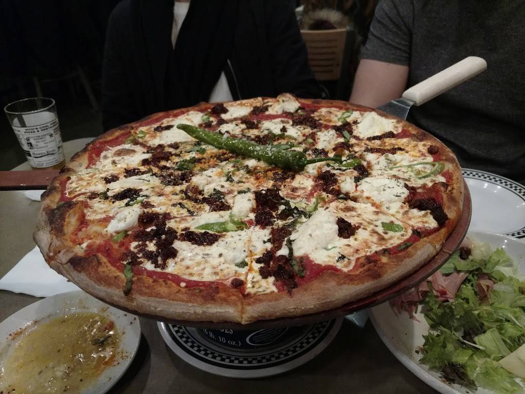 Vitos Coal Fired Pizza | restaurant | Coal Creek Plaza, 400 Terry Rich Blvd, St Clair, PA 17970, USA | 5704291888 OR +1 570-429-1888