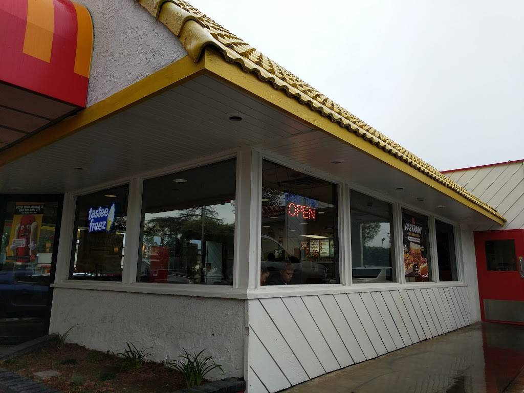 Wienerschnitzel | restaurant | 1820 Euclid Ave, Ontario, CA 91761, USA | 9099869056 OR +1 909-986-9056