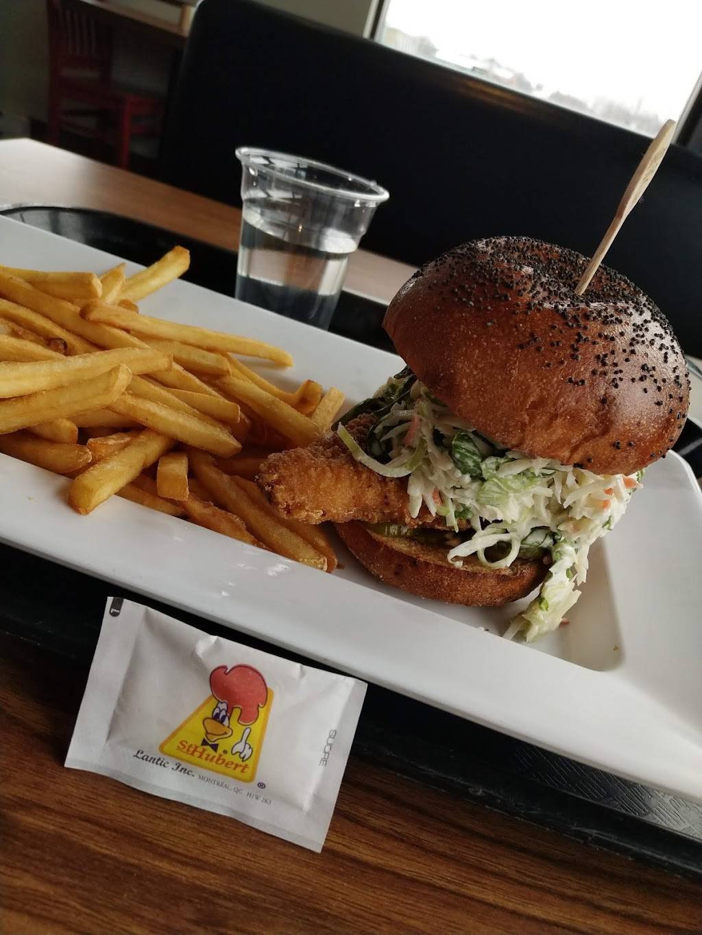 St-Hubert Express | restaurant | 456 County Rd 17, Hawkesbury, ON K6A 2R2, Canada | 6136329995 OR +1 613-632-9995