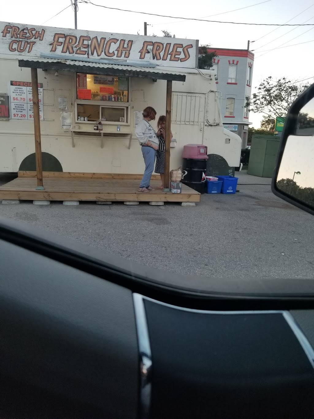 Debbies Fish And Chips | restaurant | 150 Barton St E, Hamilton, ON L8L 2W5, Canada | 9059628466 OR +1 905-962-8466