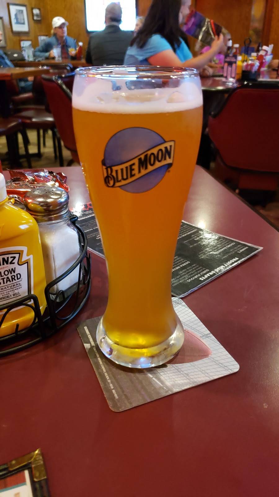 Dicks Bar & Grill | restaurant | 205 Central Ave, Osseo, MN 55369, USA | 7634257400 OR +1 763-425-7400