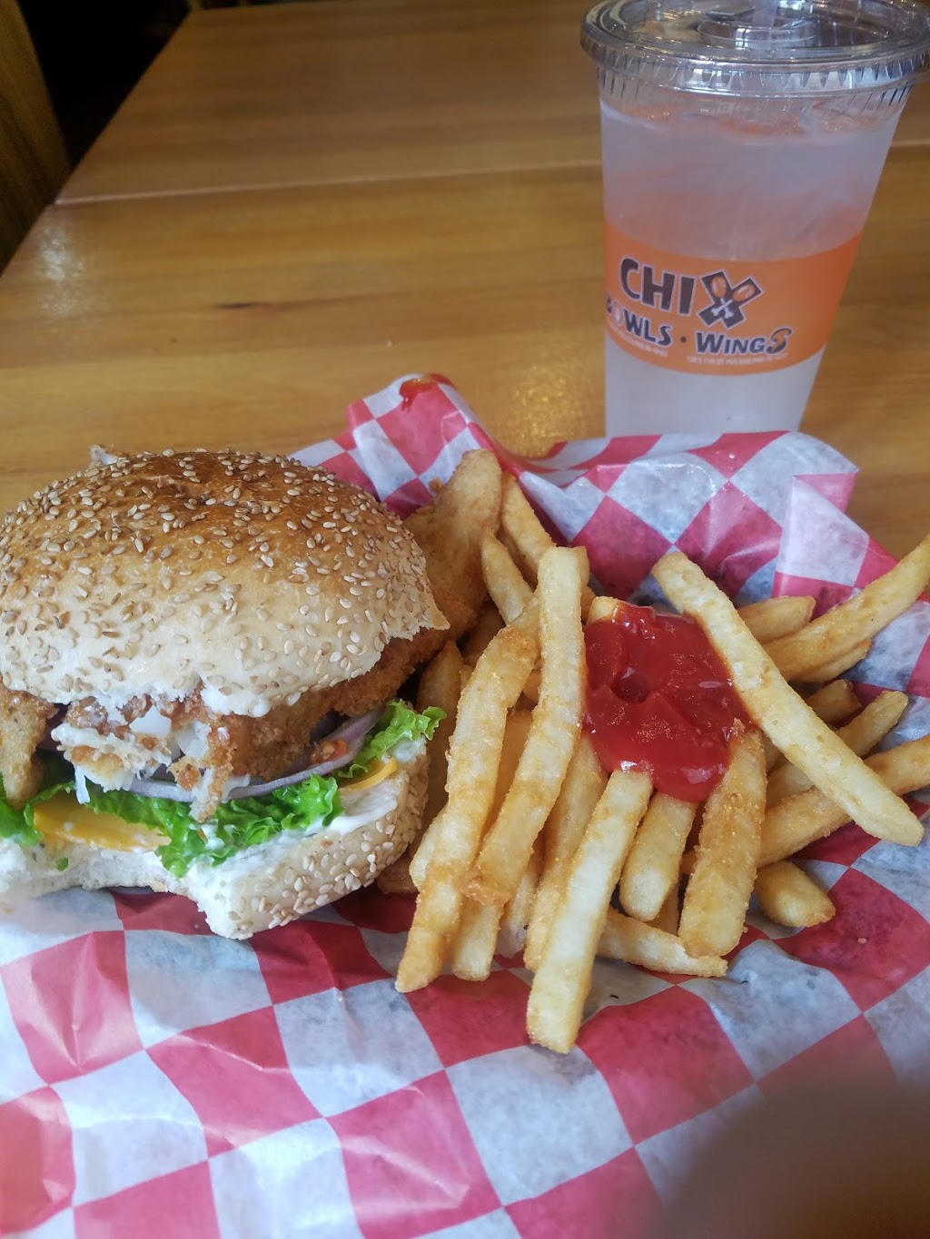 Chix & Wings | restaurant | 138 S 11th St, Philadelphia, PA 19107, USA | 2159258881 OR +1 215-925-8881