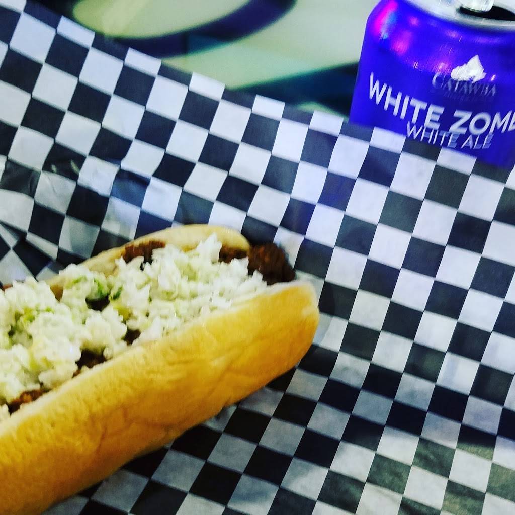 Slims Bar & Grill | restaurant | 114 N Powell St, Forest City, NC 28043, USA | 8283820283 OR +1 828-382-0283