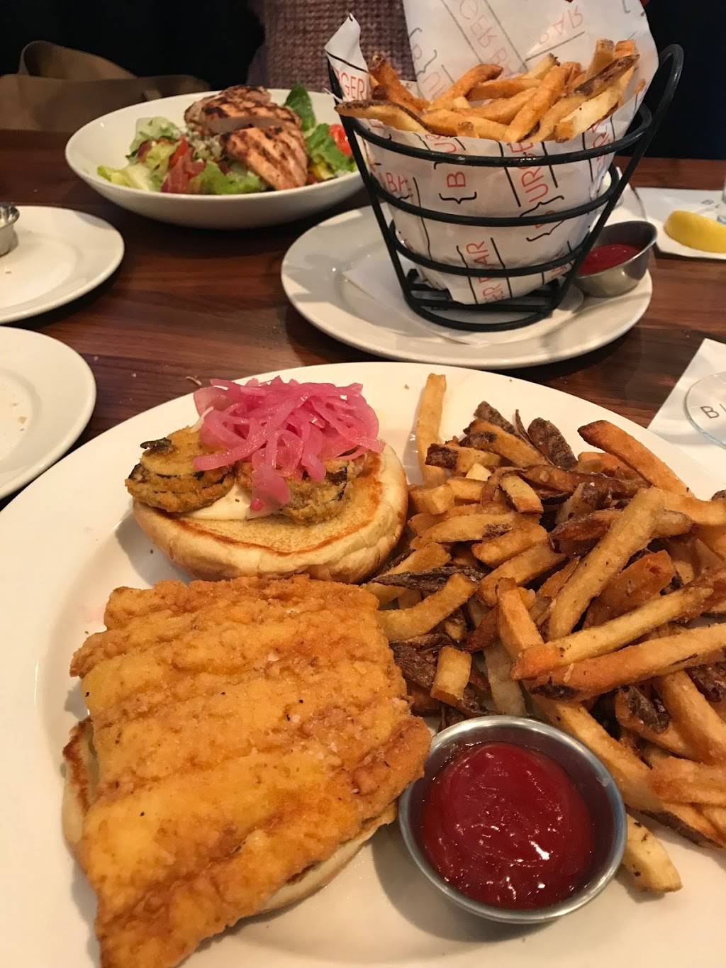 Burtons Grill | restaurant | 94 Derby St #279, Hingham, MA 02043, USA | 7817491007 OR +1 781-749-1007