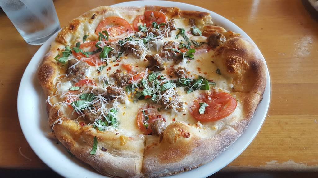 California Pizza Kitchen | restaurant | 1100 Del Monte Center, Monterey, CA 93940, USA | 8313754975 OR +1 831-375-4975