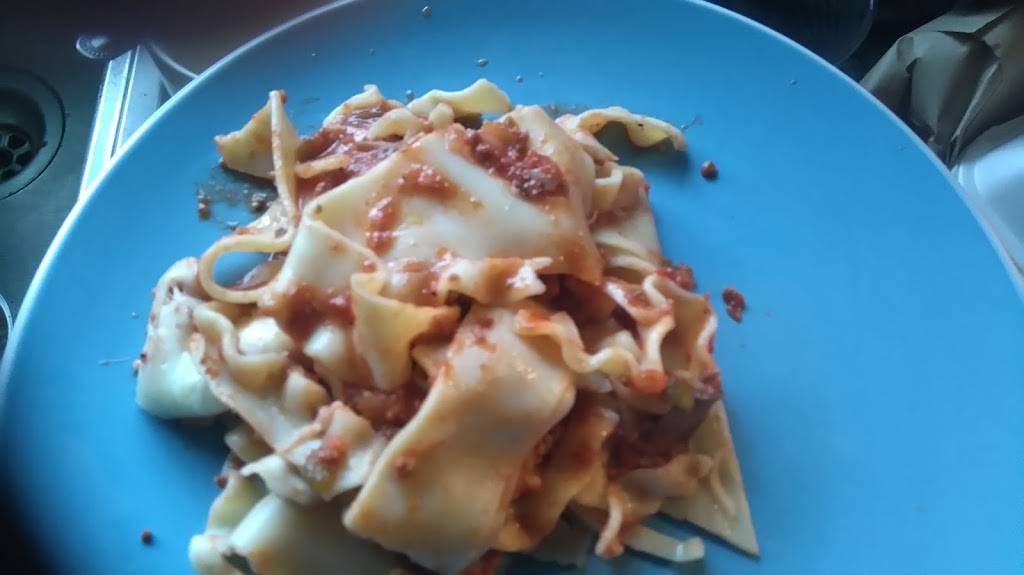 H&R Pizza and Wings | restaurant | 197 Norice St, Nepean, ON K2G 2Y4, Canada | 6132252221 OR +1 613-225-2221