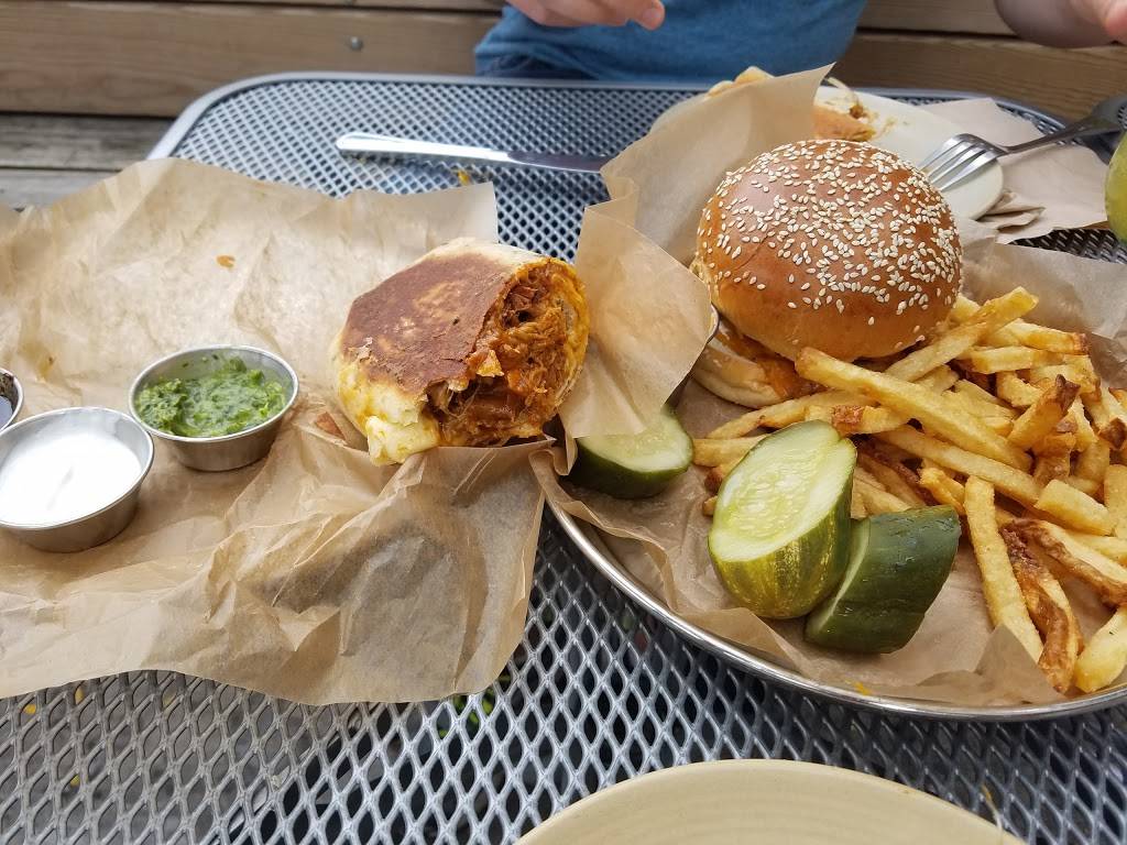 Pub Royale | restaurant | 2049 W Division St, Chicago, IL 60622, USA | 7736616874 OR +1 773-661-6874