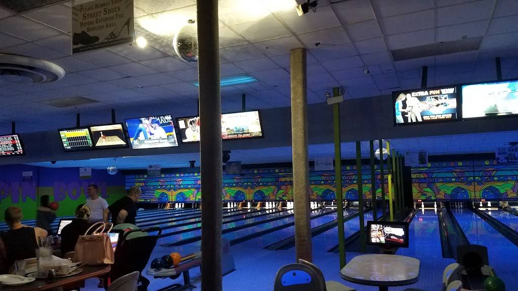 King Pin Bowl & Ale House | restaurant | 1022 S Main St, West Bend, WI 53095, USA | 2623347311 OR +1 262-334-7311