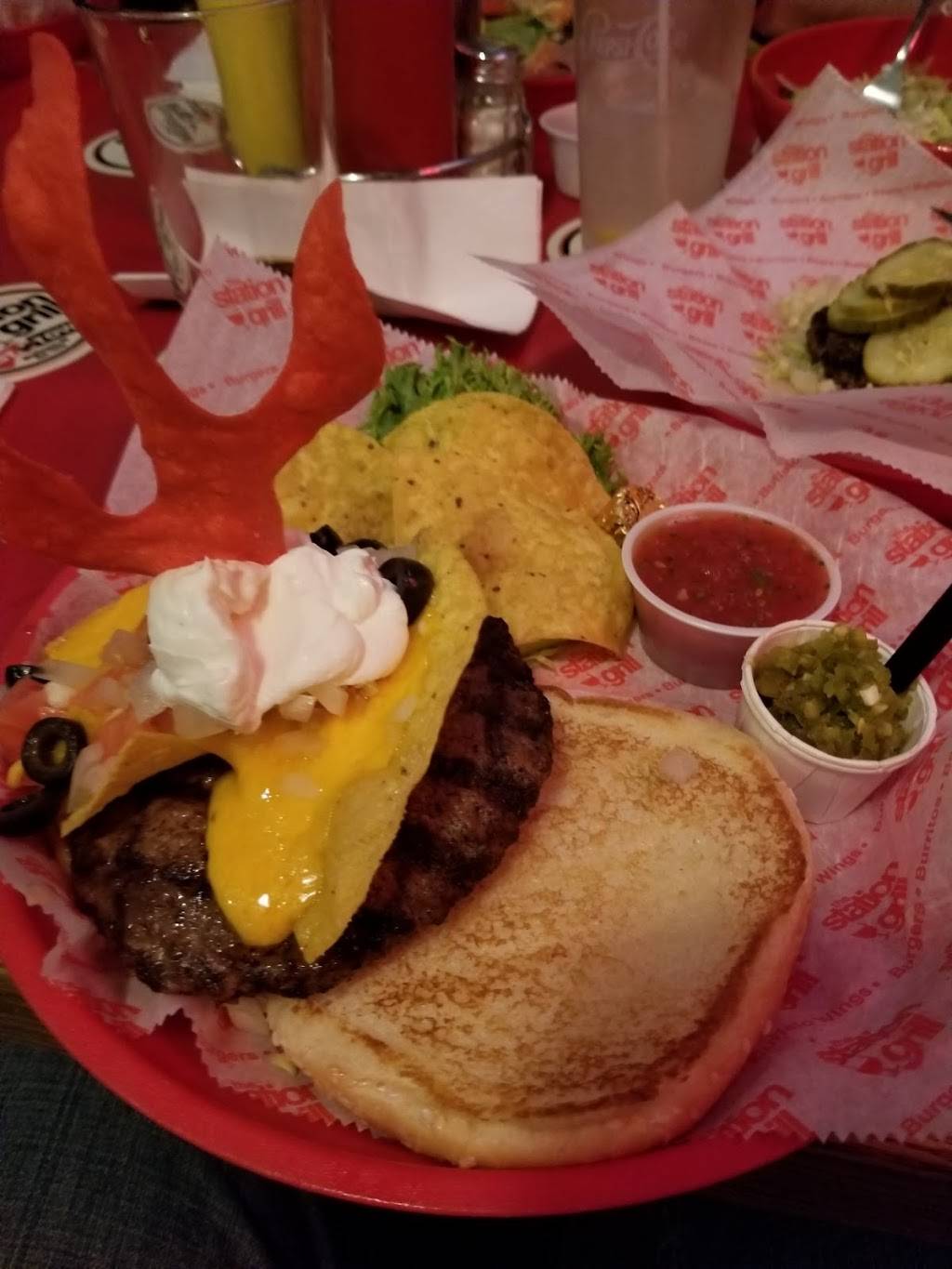 The Station Grill | restaurant | 910 W Broadway Ave, Muskegon, MI 49441, USA | 2317590633 OR +1 231-759-0633