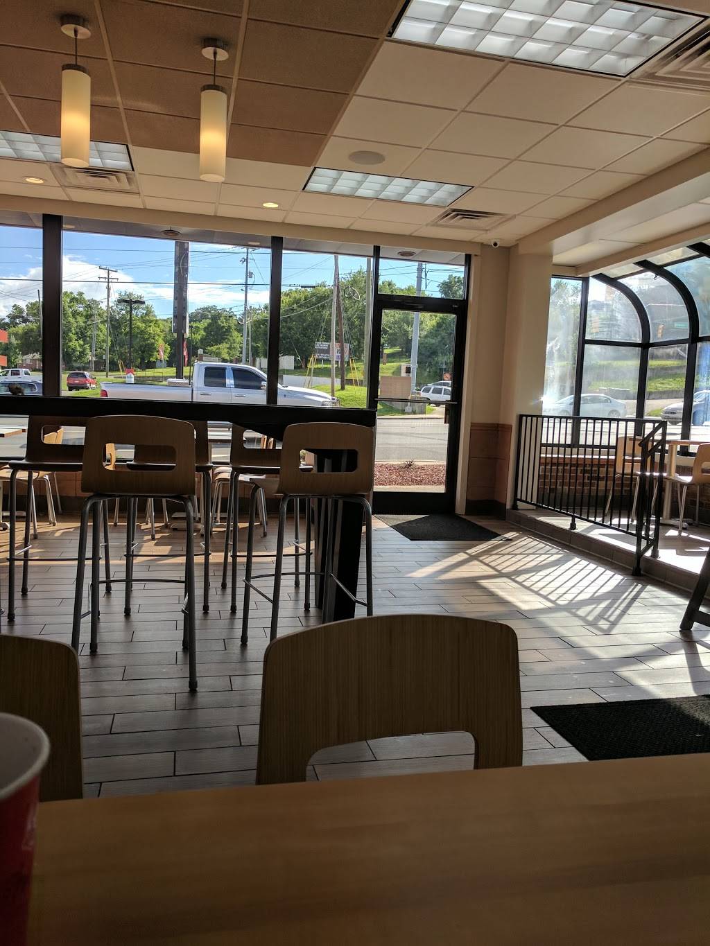 Wendys | restaurant | 2600 Murfreesboro Rd, Nashville, TN 37217, USA | 6153679204 OR +1 615-367-9204