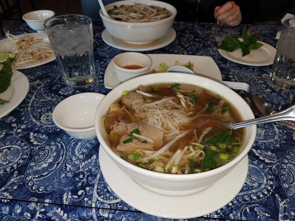 Les Pho | restaurant | W63N146 Washington Ave, Cedarburg, WI 53012, USA | 2622048169 OR +1 262-204-8169