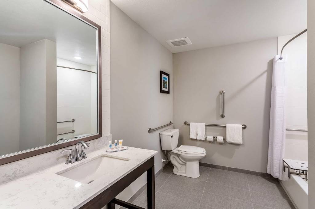 Comfort Inn & Suites Salt Lake City Airport | restaurant | 202 North Jimmy Doolittle Rd, Salt Lake City, UT 84116, USA | 8017833165 OR +1 801-783-3165