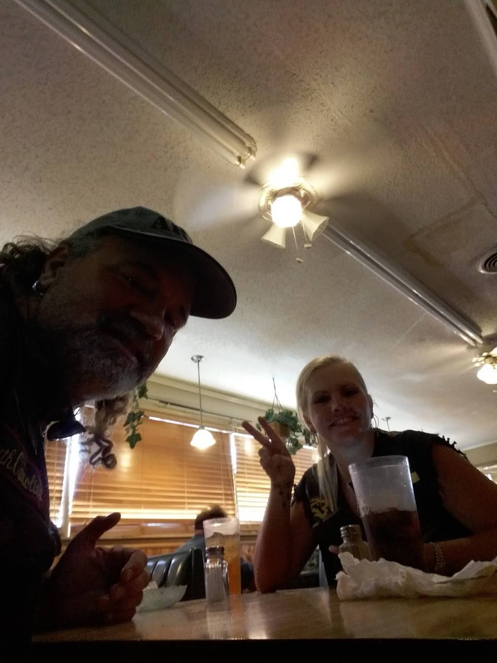 Petes Family Restaurant | restaurant | 415 S Main St, Jonesville, SC 29353, USA | 8646745606 OR +1 864-674-5606