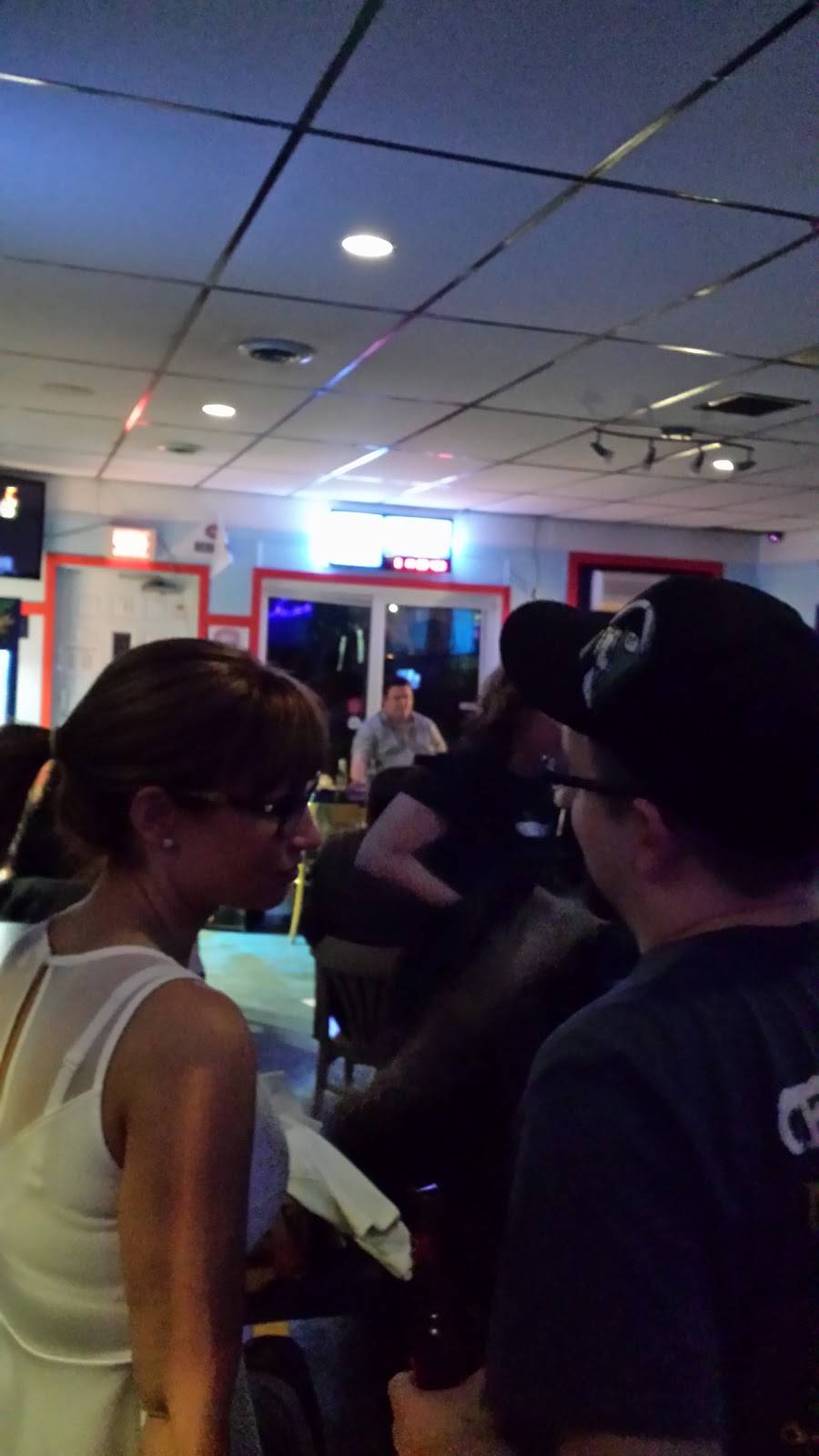 Bistro Douville Inc | night club | 820, av Chambly, Saint-Hyacinthe, QC J2S 6V7, Canada | 4507739169 OR +1 450-773-9169