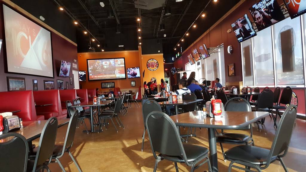 BreWingZ Restaurant and Bar | restaurant | 1126 Silber Rd, Houston, TX 77024, USA | 7136819464 OR +1 713-681-9464