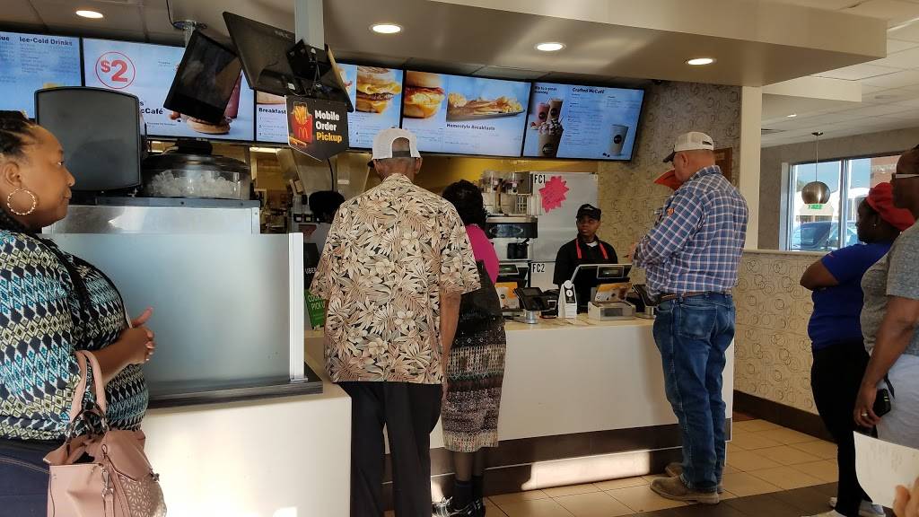 McDonalds | cafe | 1861 S 3rd St, Memphis, TN 38109, USA | 9017743339 OR +1 901-774-3339