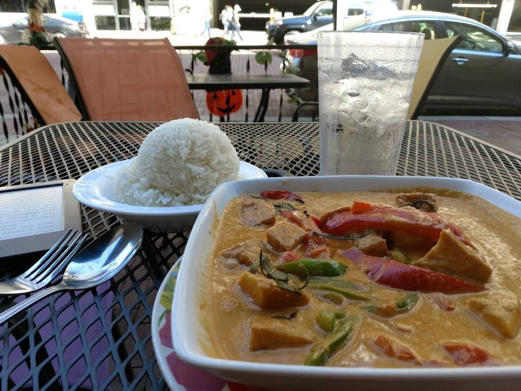 Thai Paradise | restaurant | 137 W Market St, Indianapolis, IN 46204, USA | 3178228382 OR +1 317-822-8382