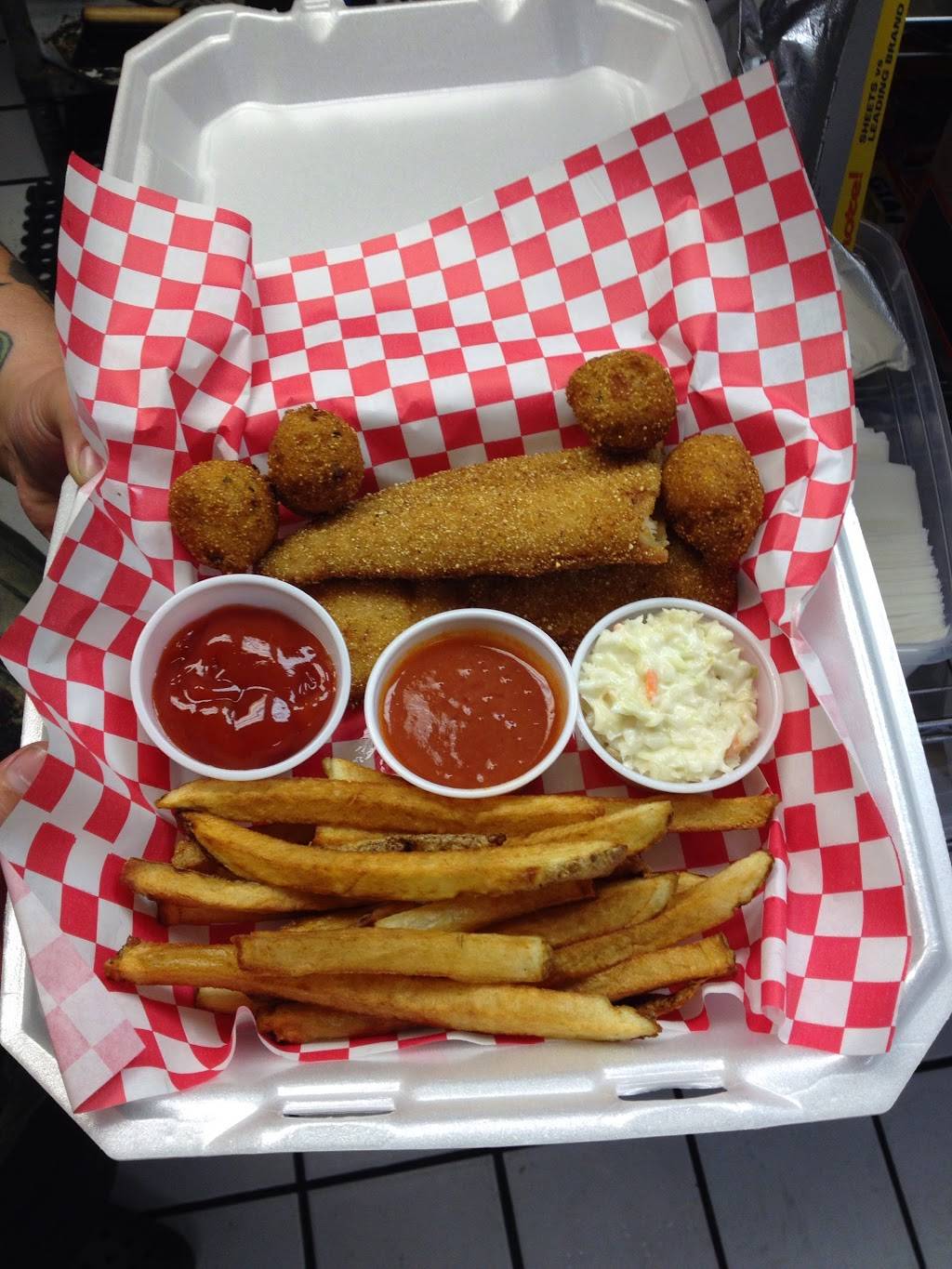 Monchis Cafe | restaurant | 1040 Highway 17 S, Surfside Beach, SC 29575, USA | 8432679290 OR +1 843-267-9290