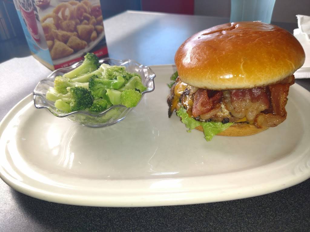 Friendlys | restaurant | 135 Mariano Bishop Blvd, Fall River, MA 02721, USA | 5086730891 OR +1 508-673-0891