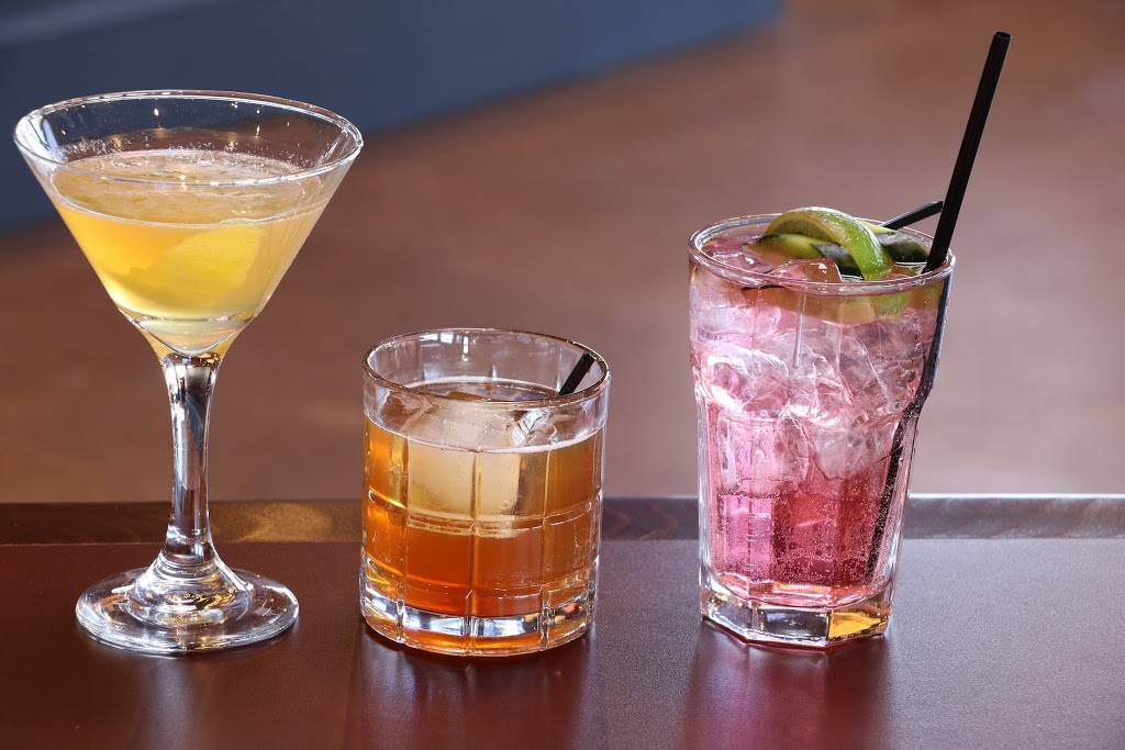 Dog & Pony Grill | restaurant | 2340 S Chambers Rd, Aurora, CO 80014, USA | 3033680065 OR +1 303-368-0065