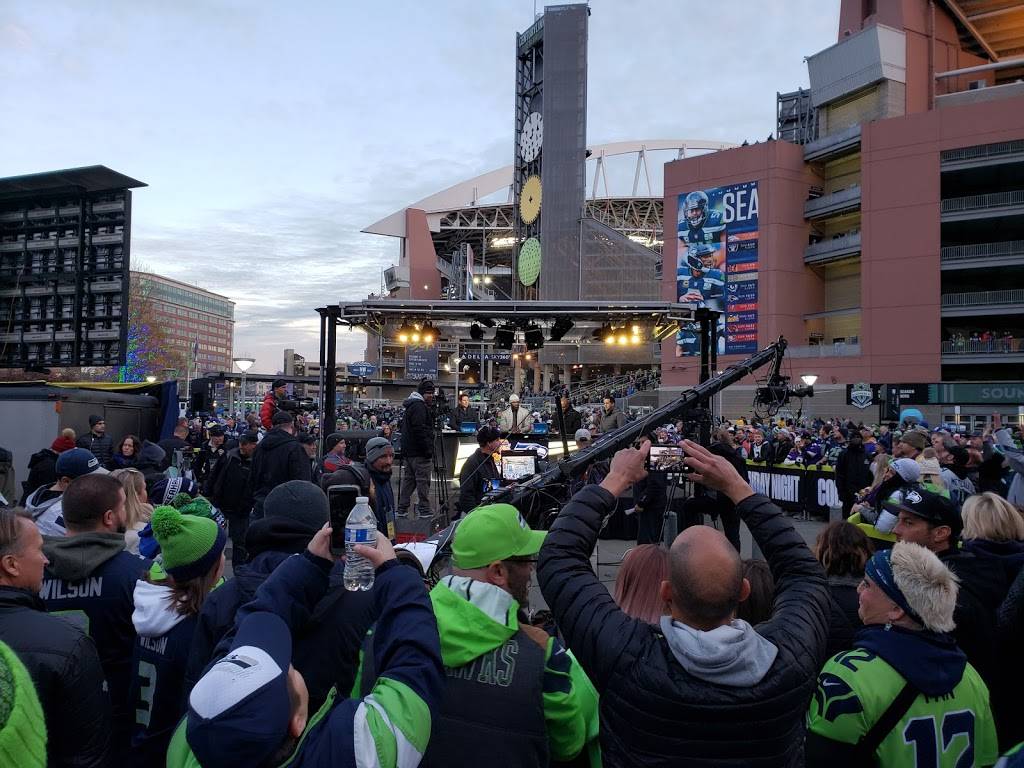 Sluggers | restaurant | 538 1st Ave S, Seattle, WA 98104, USA | 2066548070 OR +1 206-654-8070