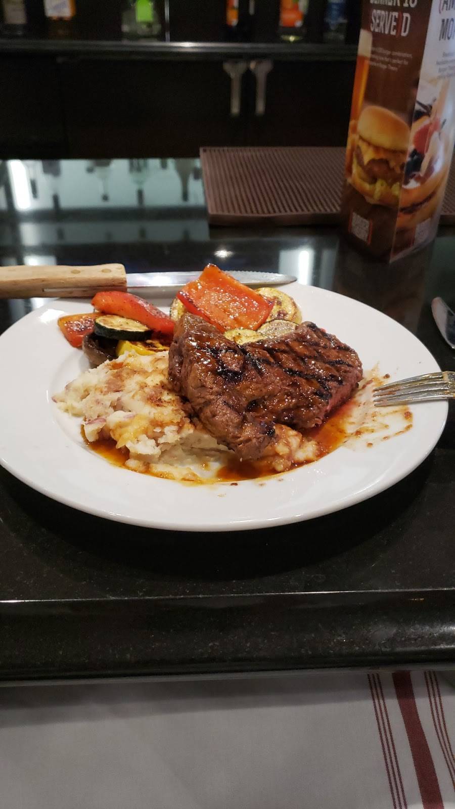 Burger Theory at Holiday Inn Indianapolis Airport | restaurant | 8555 Stansted Dr, Indianapolis, IN 46241, USA | 3174552451 OR +1 317-455-2451