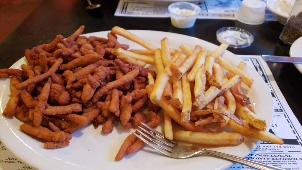 Dog Tracks Diner | restaurant | 194 W Herrick Ave, Wellington, OH 44090, USA | 4406470334 OR +1 440-647-0334