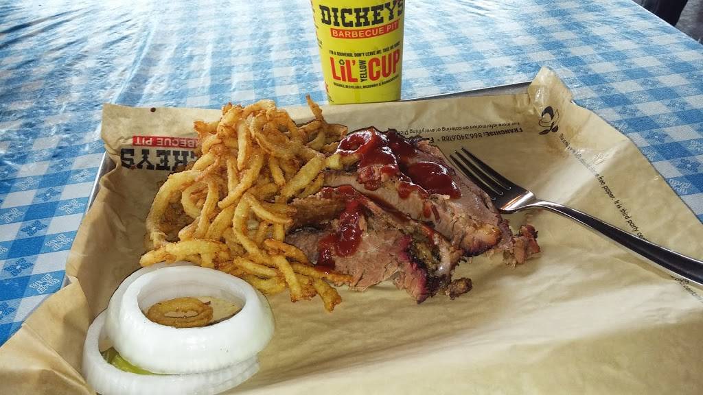 Dickeys Barbecue Pit | restaurant | 3710 S Carrier Pkwy, Grand Prairie, TX 75052, USA | 9723189659 OR +1 972-318-9659