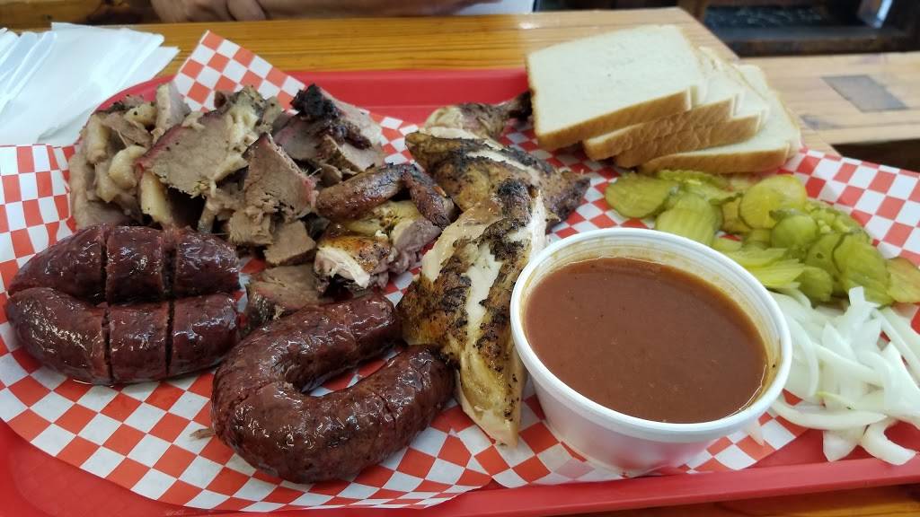 Davilas BBQ | restaurant | 418 W Kingsbury St, Seguin, TX 78155, USA | 8303795566 OR +1 830-379-5566
