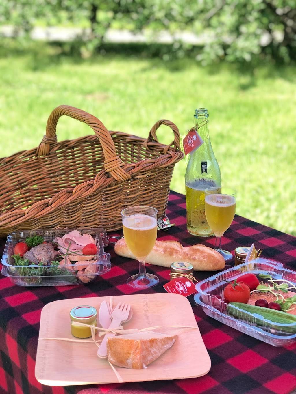 Cabane à pommes Labonté de la pomme - Cabane à sucre | restaurant | 405 Rang de lAnnonciation, Oka, QC J0N 1E0, Canada | 4504791111 OR +1 450-479-1111