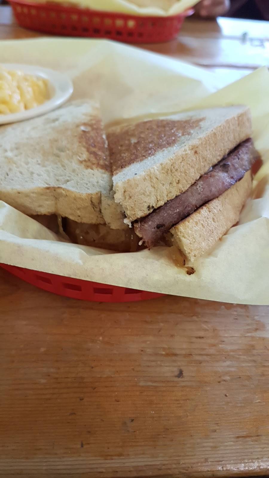 Metzlers Food & Beverage | restaurant | 628 Londonderry Ln, Denton, TX 76205, USA | 9405911652 OR +1 940-591-1652