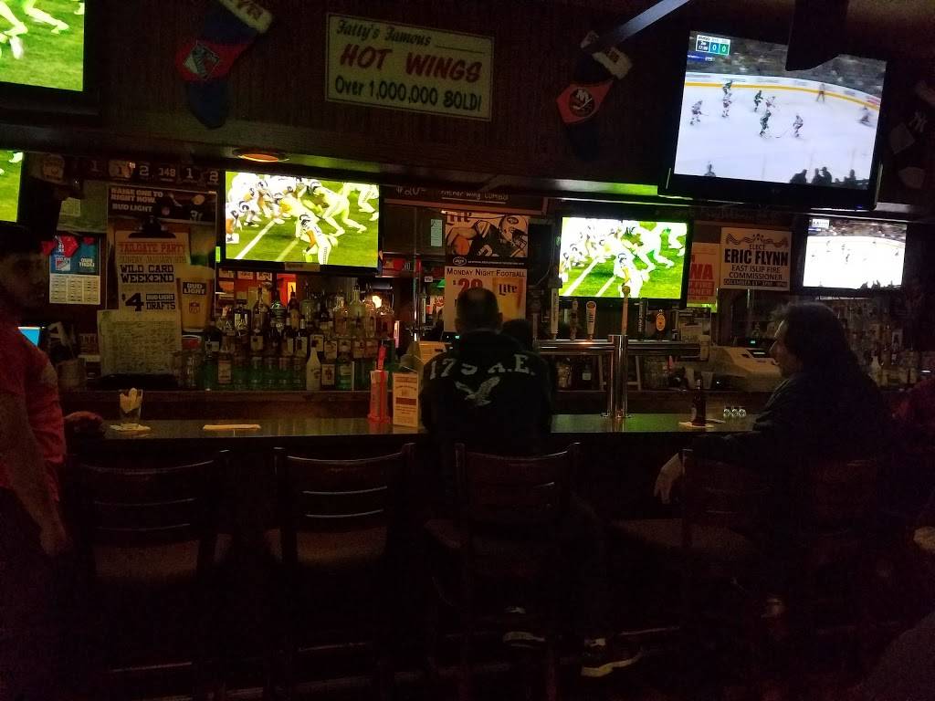 Fatty McGees | restaurant | 138 Connetquot Ave, East Islip, NY 11730, USA | 6315819868 OR +1 631-581-9868